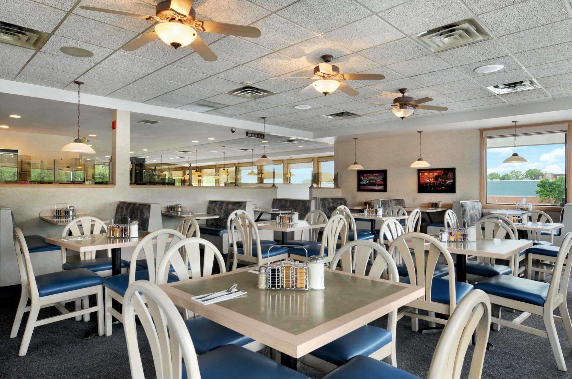 Days Inn By Wyndham Niagara Falls Lundys Lane ภายนอก รูปภาพ
